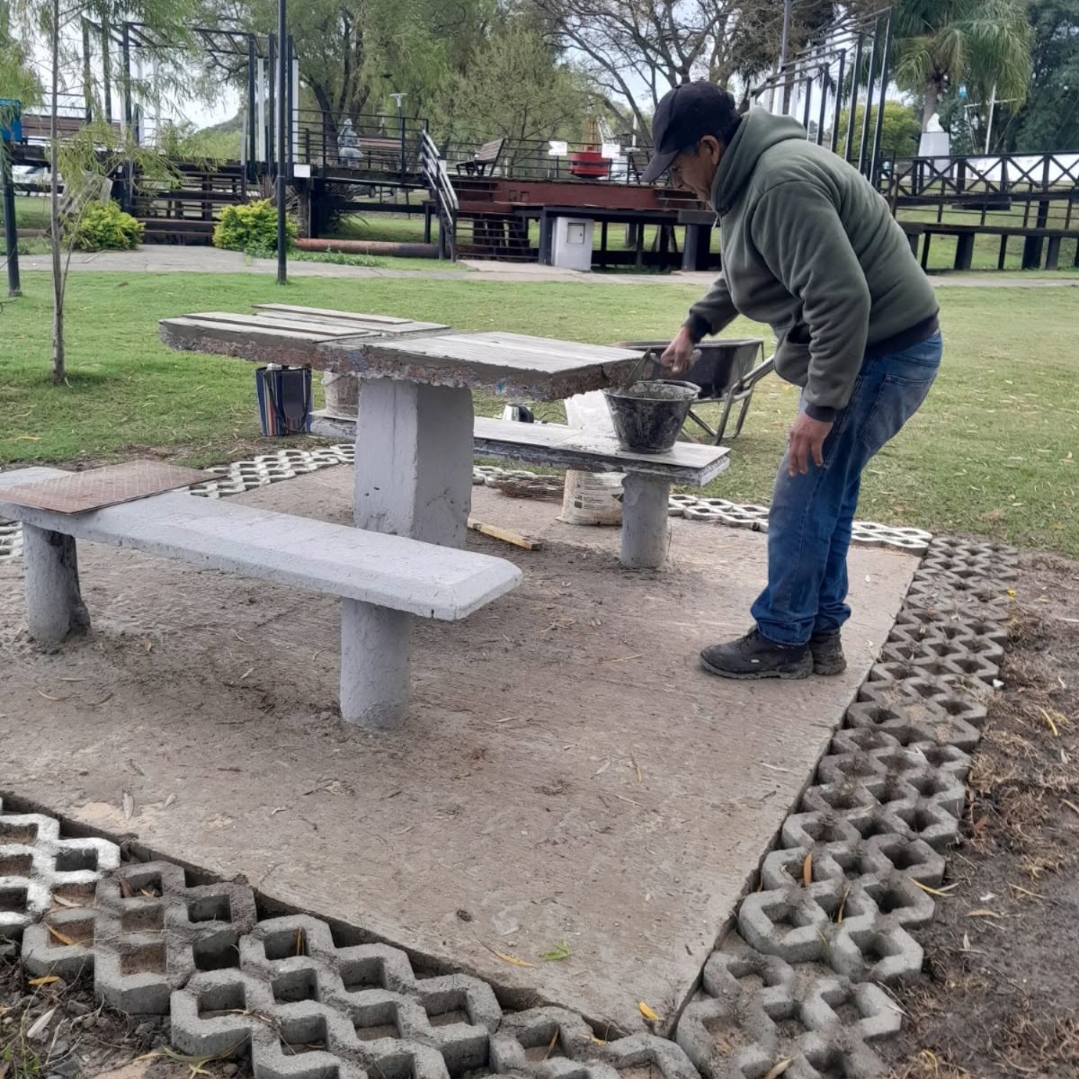Santa Elena continúa con la puesta en valor del mobiliario de la costanera